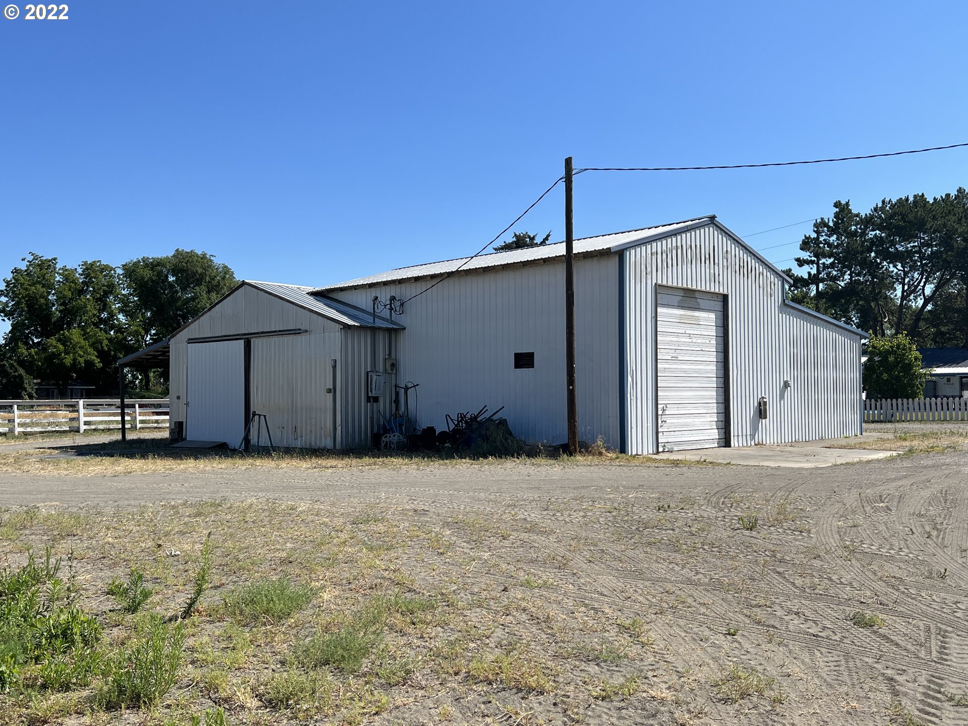 80500 Craig Road Hermiston, OR 97838 - Photo 8 of 24 a house with a outdoor space