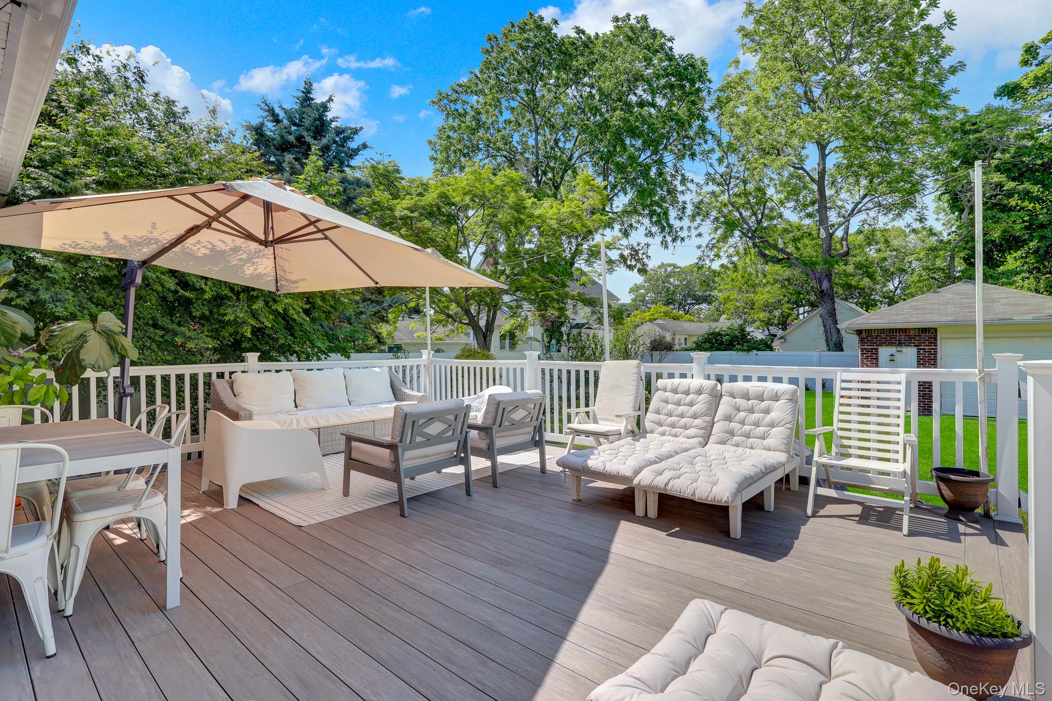 147 Locust Avenue Babylon, NY 11702 - Photo 23 of 31