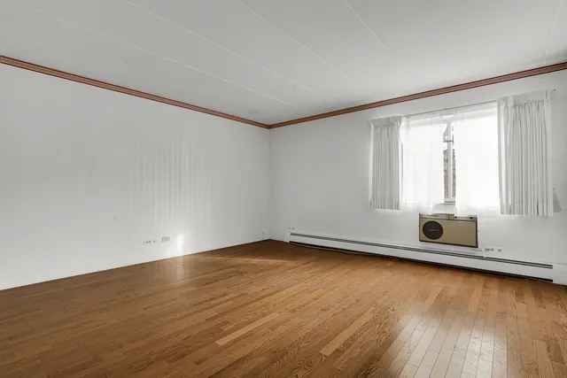 $524,900 | 224 North Kenilworth Avenue, Unit 4D, Oak Park, IL 60302