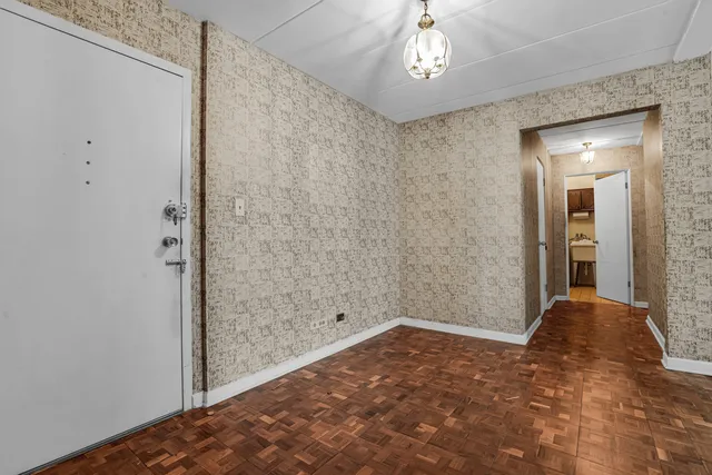 $524,900 | 224 North Kenilworth Avenue, Unit 4D, Oak Park, IL 60302