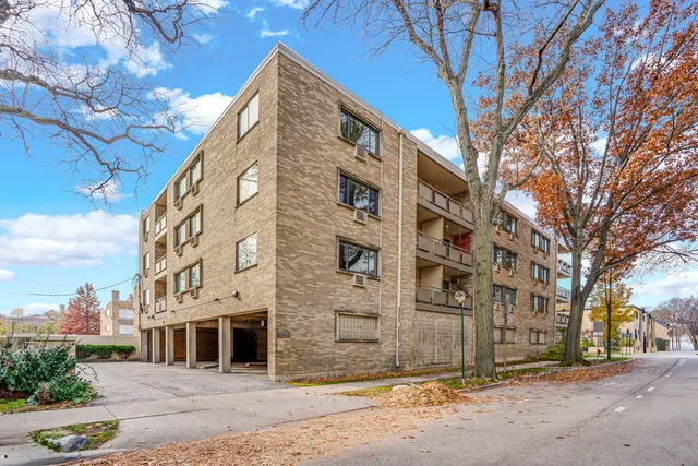 $524,900 | 224 North Kenilworth Avenue, Unit 4D, Oak Park, IL 60302