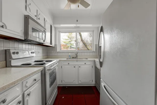 $524,900 | 224 North Kenilworth Avenue, Unit 4D, Oak Park, IL 60302