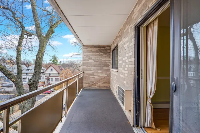 $524,900 | 224 North Kenilworth Avenue, Unit 4D, Oak Park, IL 60302