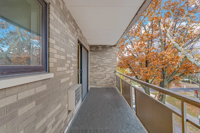 $524,900 | 224 North Kenilworth Avenue, Unit 4D, Oak Park, IL 60302