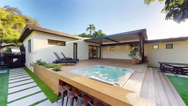 $1,150,000 | 641 Nightingale Avenue, Miami Springs, FL 33166