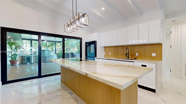 $1,150,000 | 641 Nightingale Avenue, Miami Springs, FL 33166