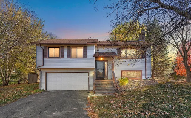 $389,000 | 6816 Stratford Court, Woodbury, MN 55125