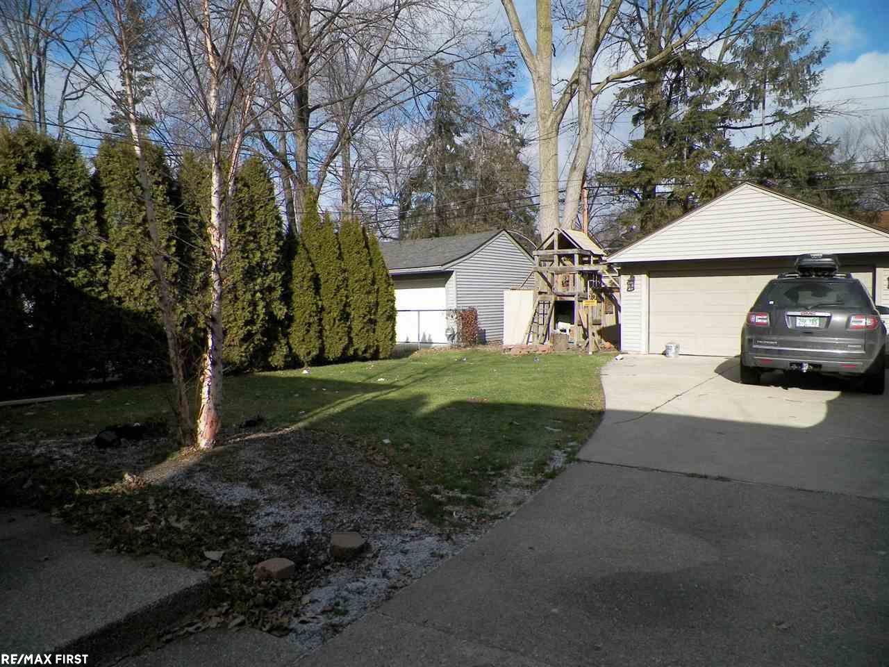 1944 Severn Road Grosse Pointe Woods, MI 48236 - Photo 24 of 25