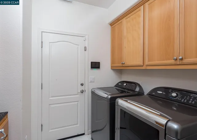 a view of a utility room with washer and dryer