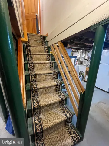 a view of entryway with a front door