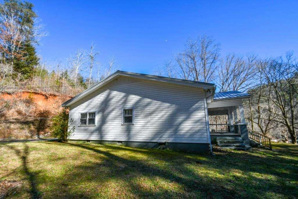 18 Corinth Church Road Cleveland, GA 30528 - Photo 7 of 37 a front view of house with yard