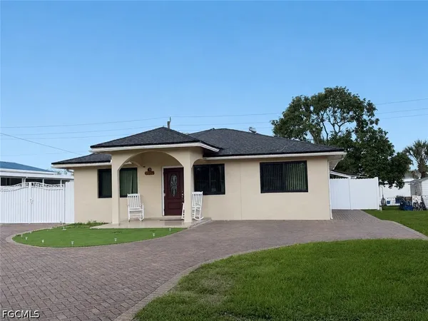 $3,600 | 3502 Seminole Avenue, Naples, FL 34112