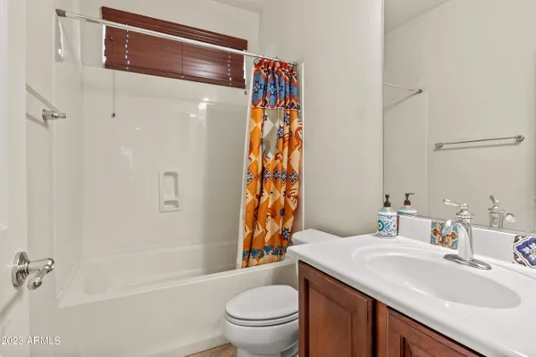 a view of a livingroom with entryway