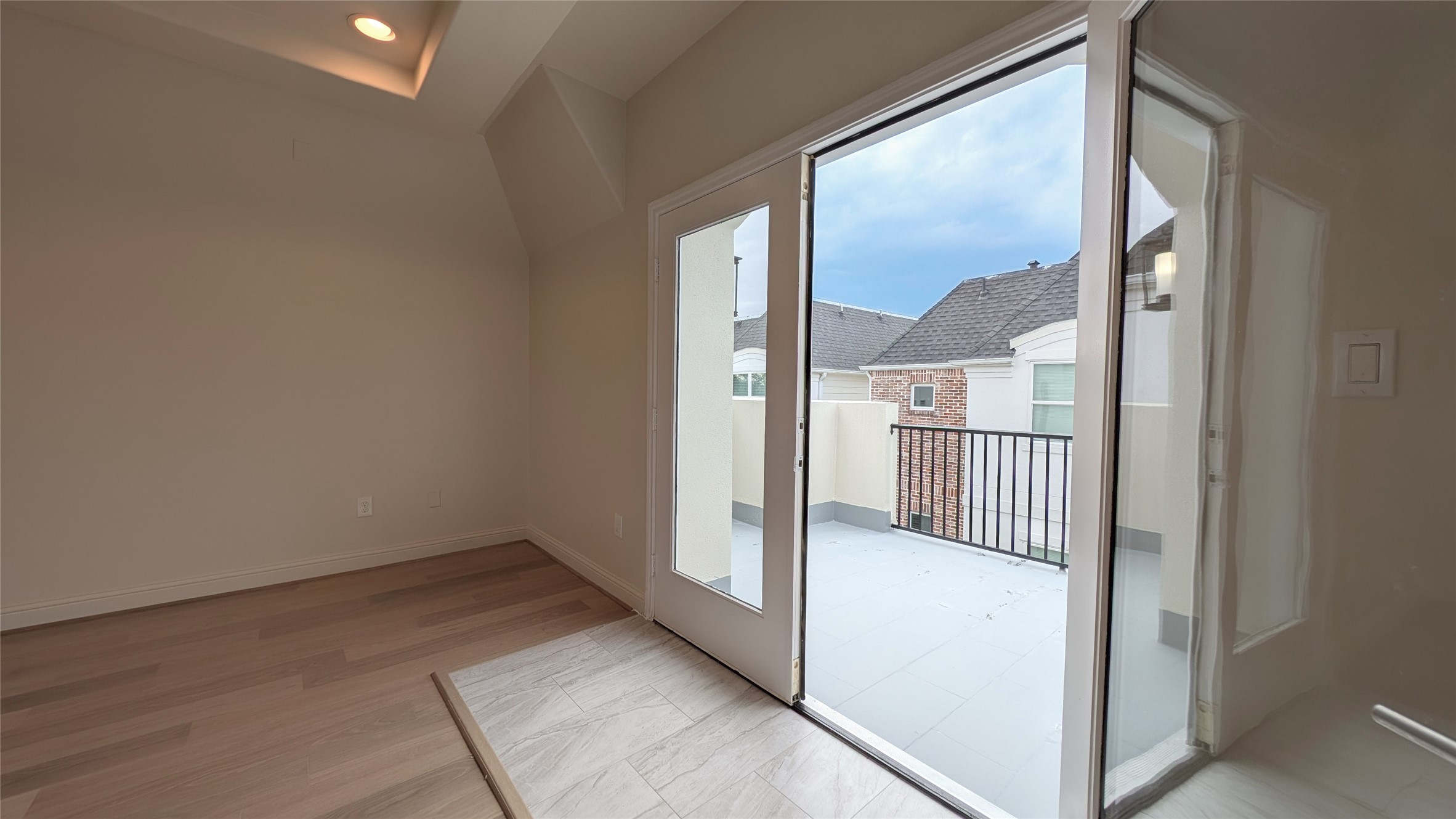 1844 Colquitt Street Houston, TX 77098 - Photo 32 of 40 a view of a balcony