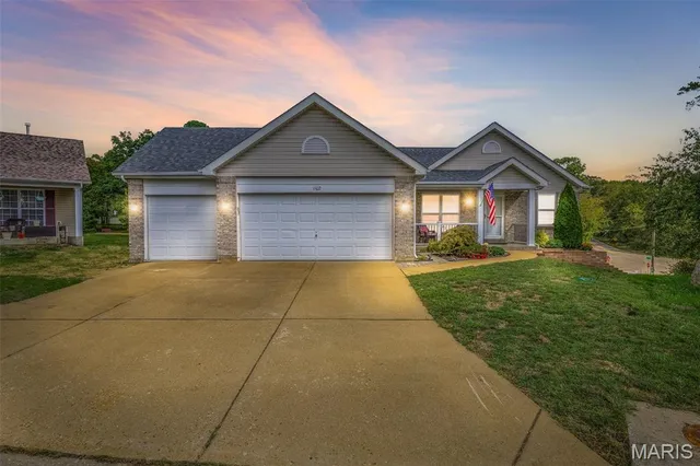 $382,500 | 1102 Silverwillow Court, Fenton, MO 63026