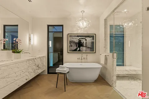 $4,650,000 | 8708 Dorrington Avenue, West Hollywood, CA 90048