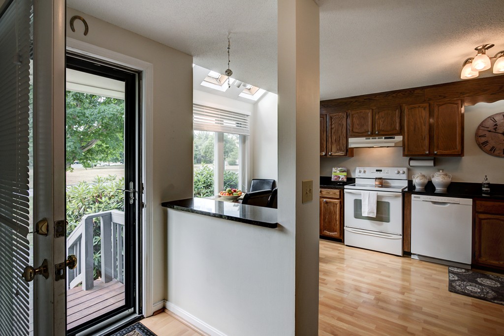 404 Maple Brook Road, Unit 404 Bellingham, MA 02019 - Photo 3 of 21 Gallery Image 3