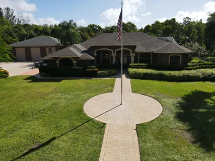 a view of a livingroom with hardwood floor and a ceiling fan