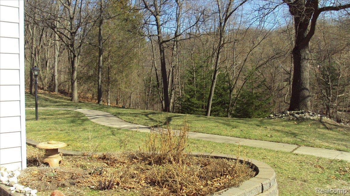 8300 Teahen Road Brighton, MI 48116 - Photo 5 of 20 Private hilltop setting