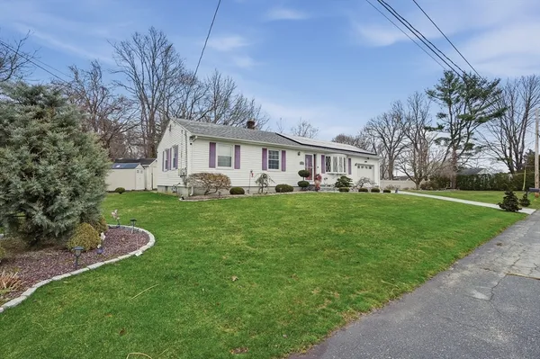 $490,000 | 572 Bartlett Street, Acushnet, MA 02743