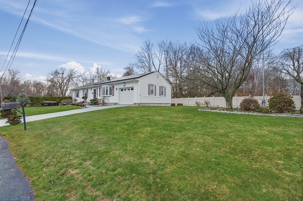 572 Bartlett Street Acushnet, MA 02743 - Photo 2 of 32