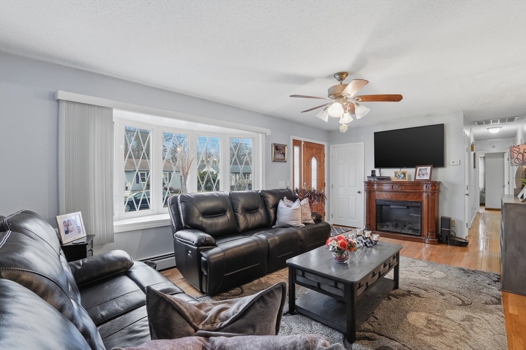572 Bartlett Street Acushnet, MA 02743 - Photo 4 of 32