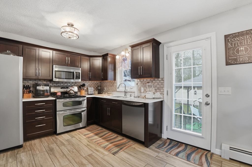 572 Bartlett Street Acushnet, MA 02743 - Photo 8 of 32