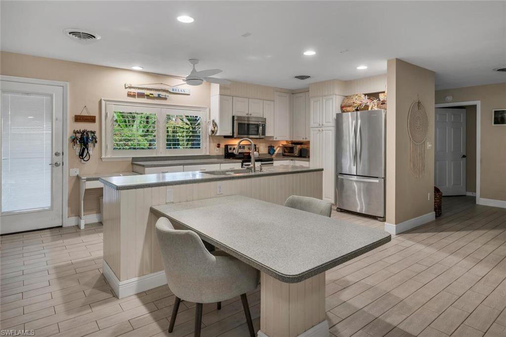 1600 Mandarin Road Naples, FL 34102 - Photo 6 of 12 Gallery Image 6