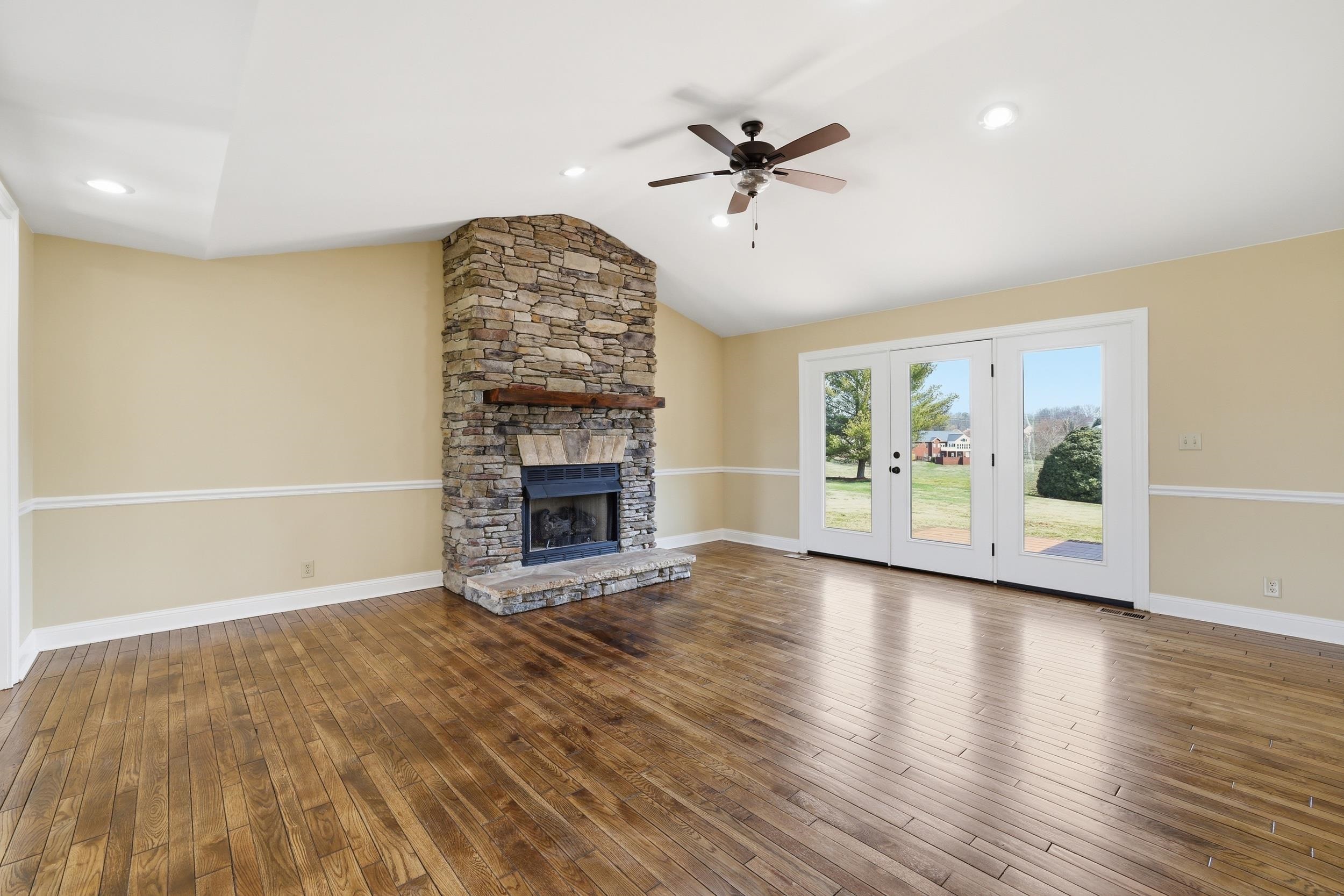 1327 Falcons Drive Walhalla, SC 29691 - Photo 12 of 42 Living Room