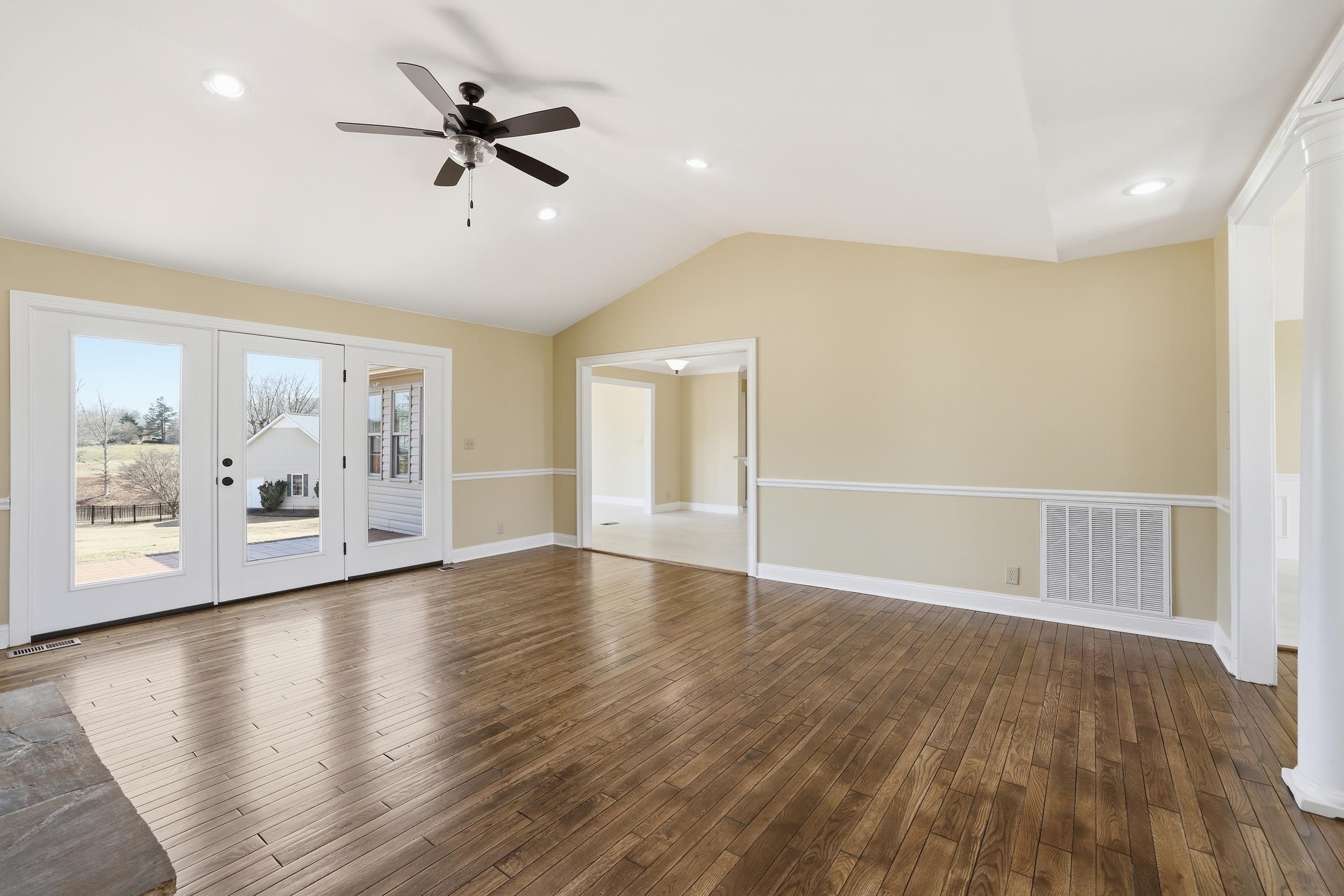 1327 Falcons Drive Walhalla, SC 29691 - Photo 14 of 42 Living Room