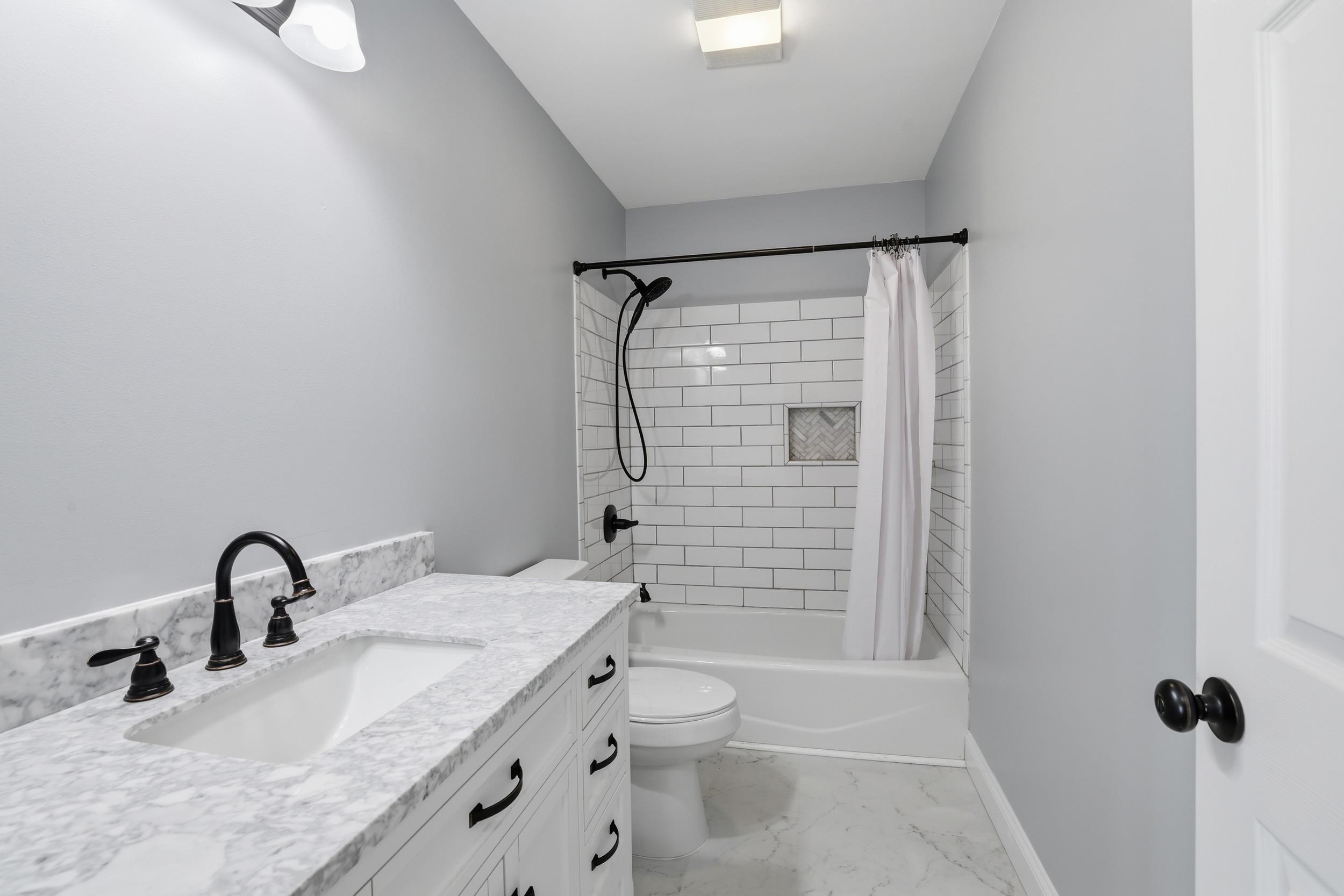 1327 Falcons Drive Walhalla, SC 29691 - Photo 33 of 42 Bath
