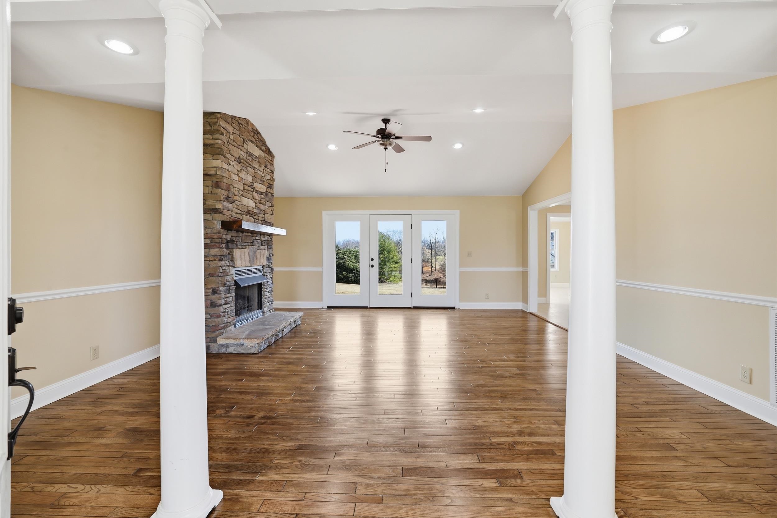 1327 Falcons Drive Walhalla, SC 29691 - Photo 10 of 42 Living Room