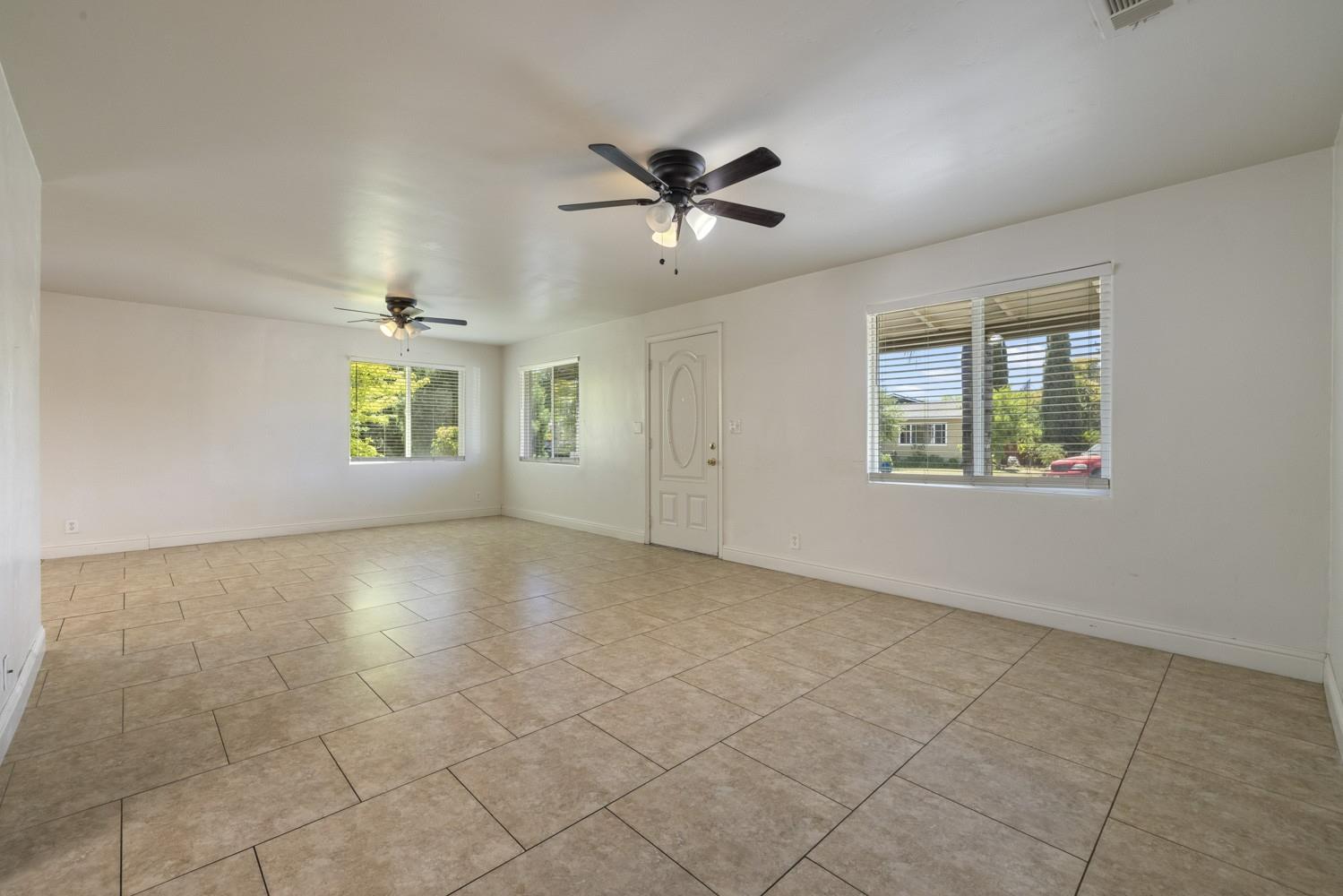 2109 Dee Court Modesto, CA 95350 - Photo 4 of 26