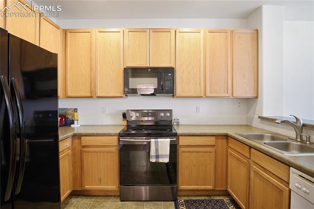 4103 Diamond Ridge View Colorado Springs, CO 80918 - Photo 7 of 25