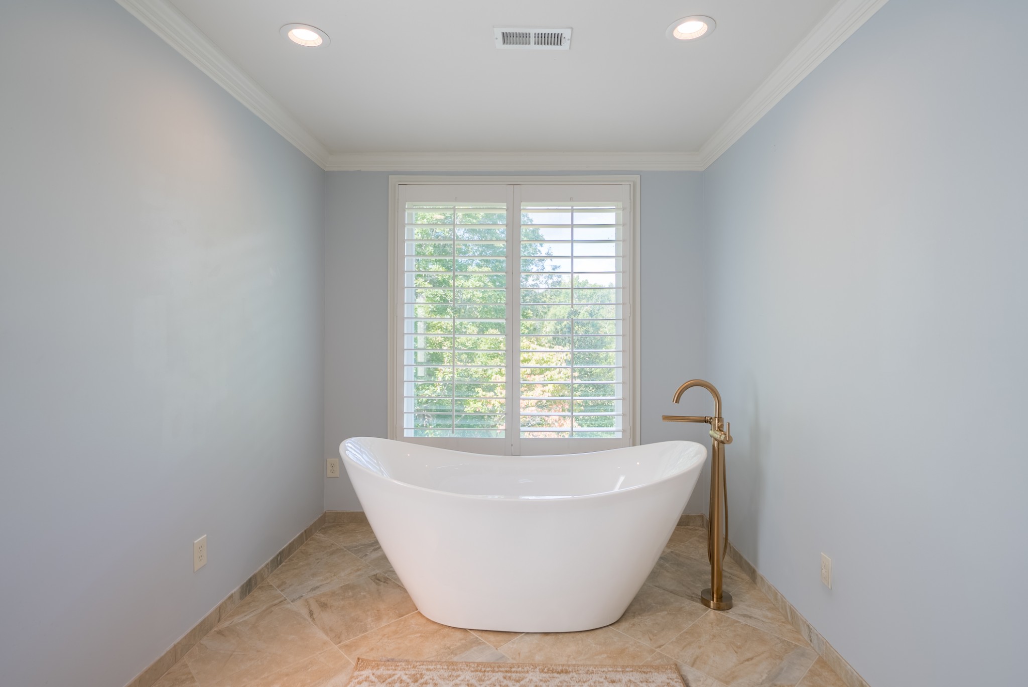 100 Point Circle Tullahoma, TN 37388 - Photo 11 of 33 a white bath tub sitting in a bathroom