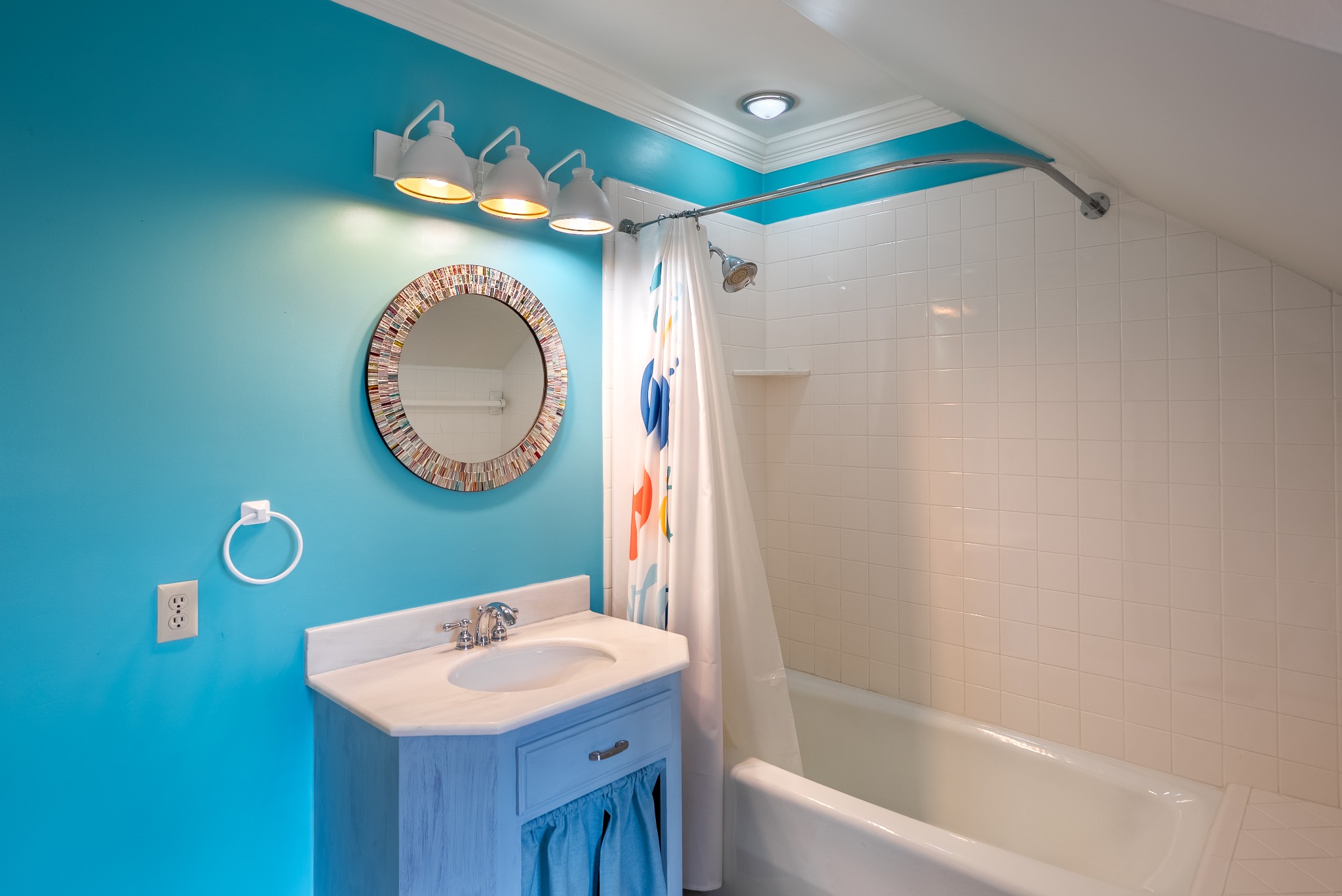 100 Point Circle Tullahoma, TN 37388 - Photo 21 of 33 a bathroom with a sink mirror vanity and toilet