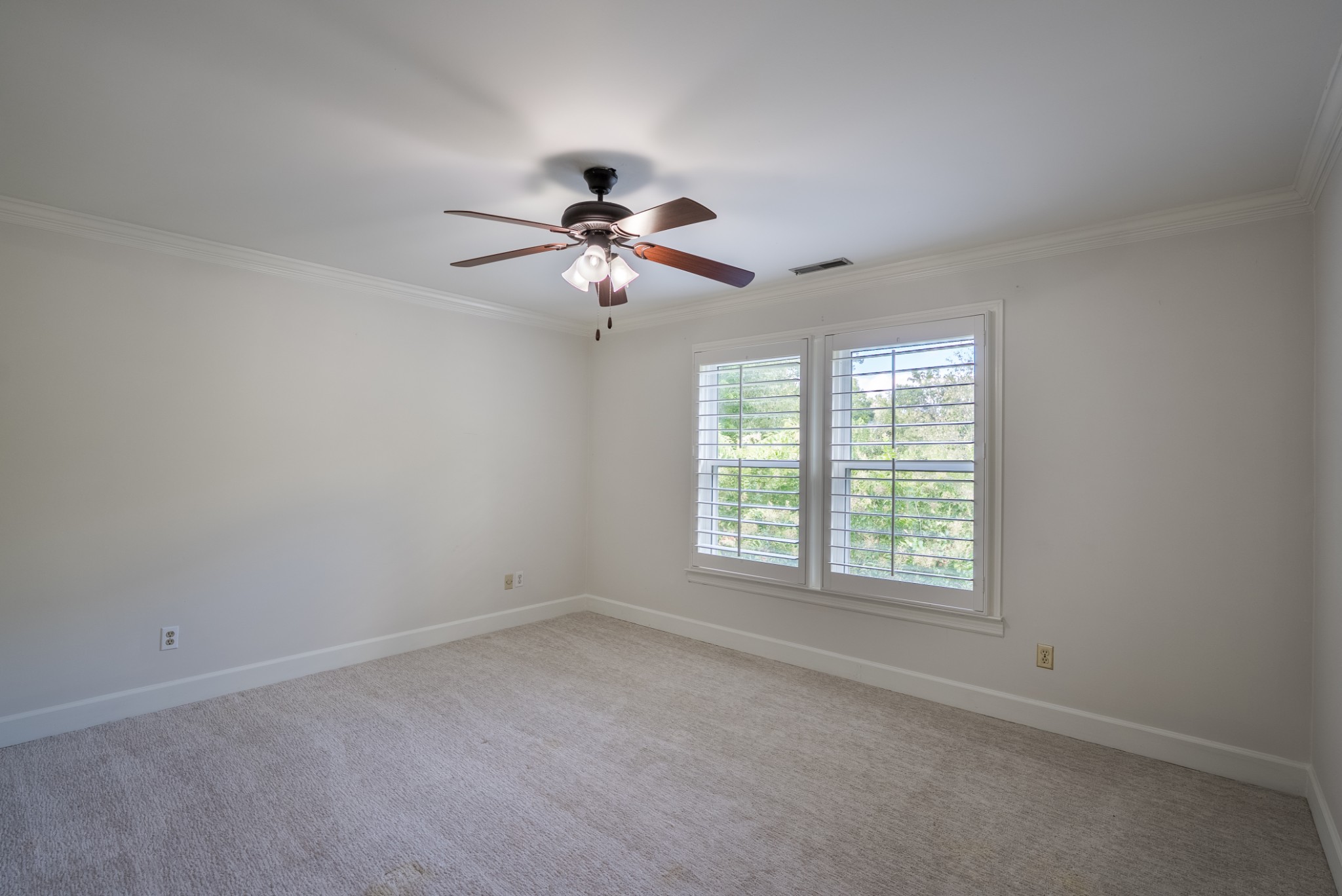 100 Point Circle Tullahoma, TN 37388 - Photo 22 of 33 an empty room with a window