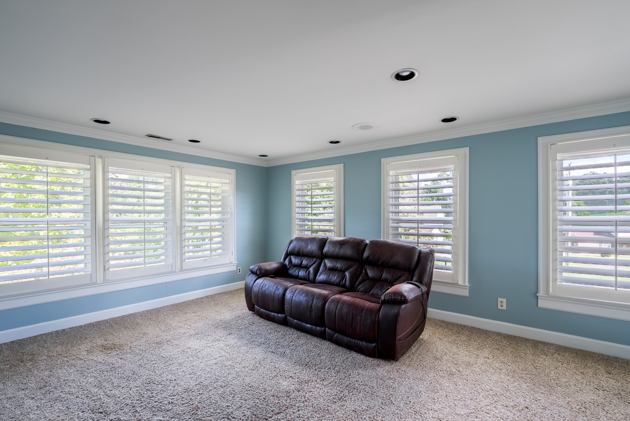 100 Point Circle Tullahoma, TN 37388 - Photo 23 of 33 a living room with furniture and a window