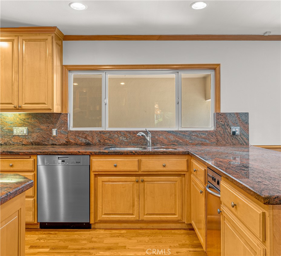 591 Busch Place Pasadena, CA 91105 - Photo 29 of 64 a kitchen with granite countertop a sink and a stove