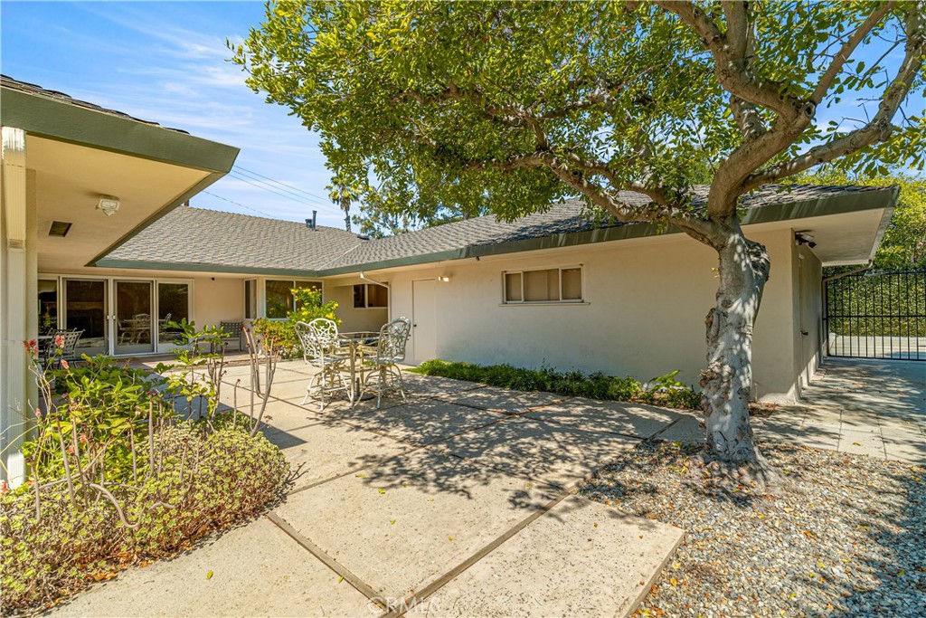 591 Busch Place Pasadena, CA 91105 - Photo 53 of 64 a front view of a house with garden