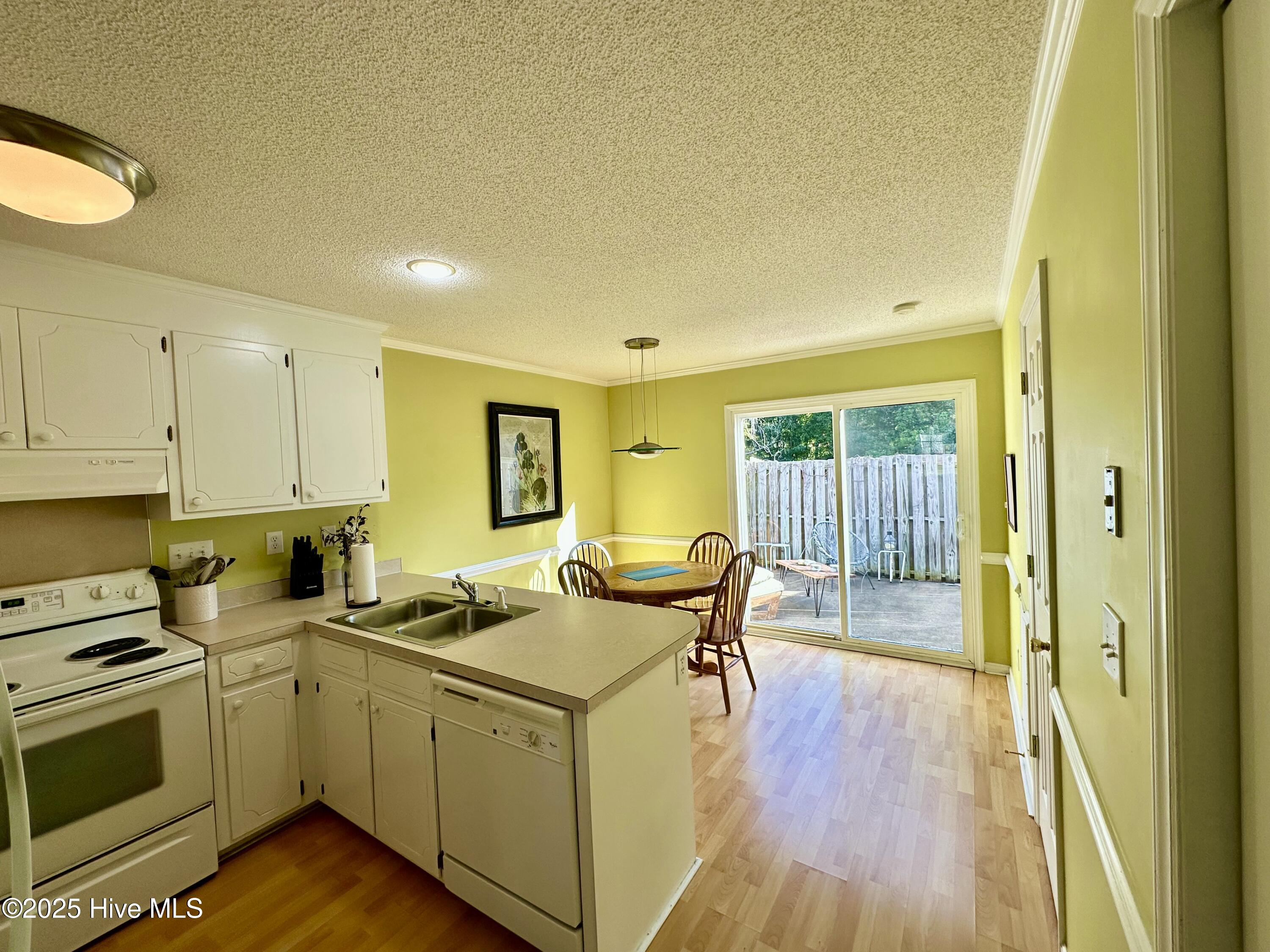 240 Lake Road, Unit B Greenville, NC 27834 - Photo 4 of 12 IMG_4775