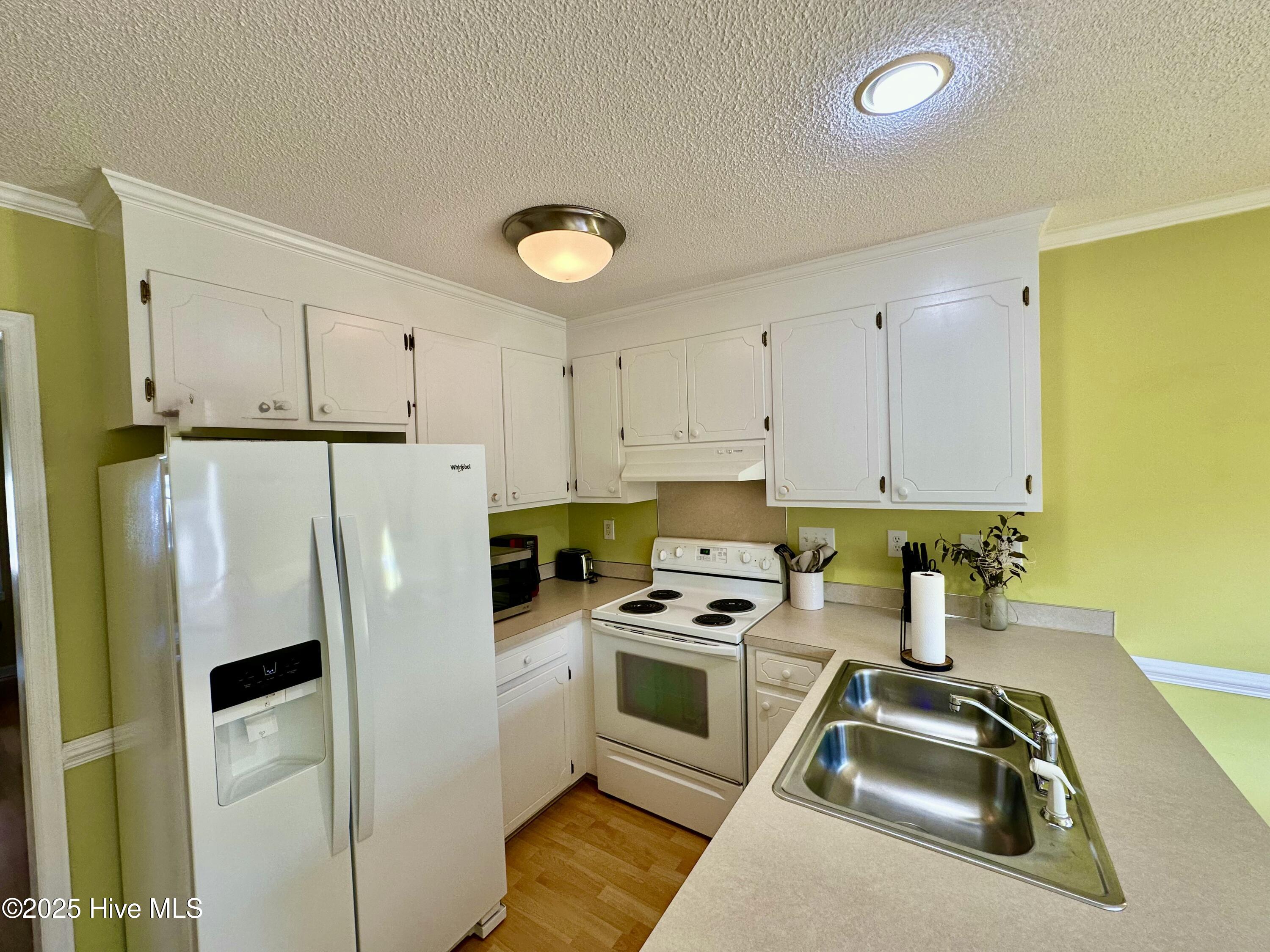 240 Lake Road, Unit B Greenville, NC 27834 - Photo 5 of 12 IMG_4779