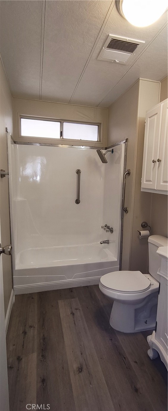 17640 Corkill Road, Unit 78 Desert Hot Springs, CA 92241 - Photo 19 of 58 Guest bathroom
