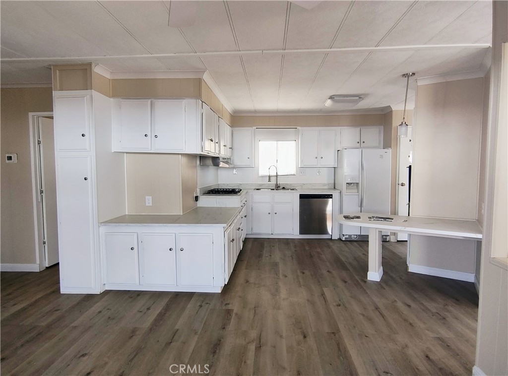 17640 Corkill Road, Unit 78 Desert Hot Springs, CA 92241 - Photo 3 of 58 Kitchen