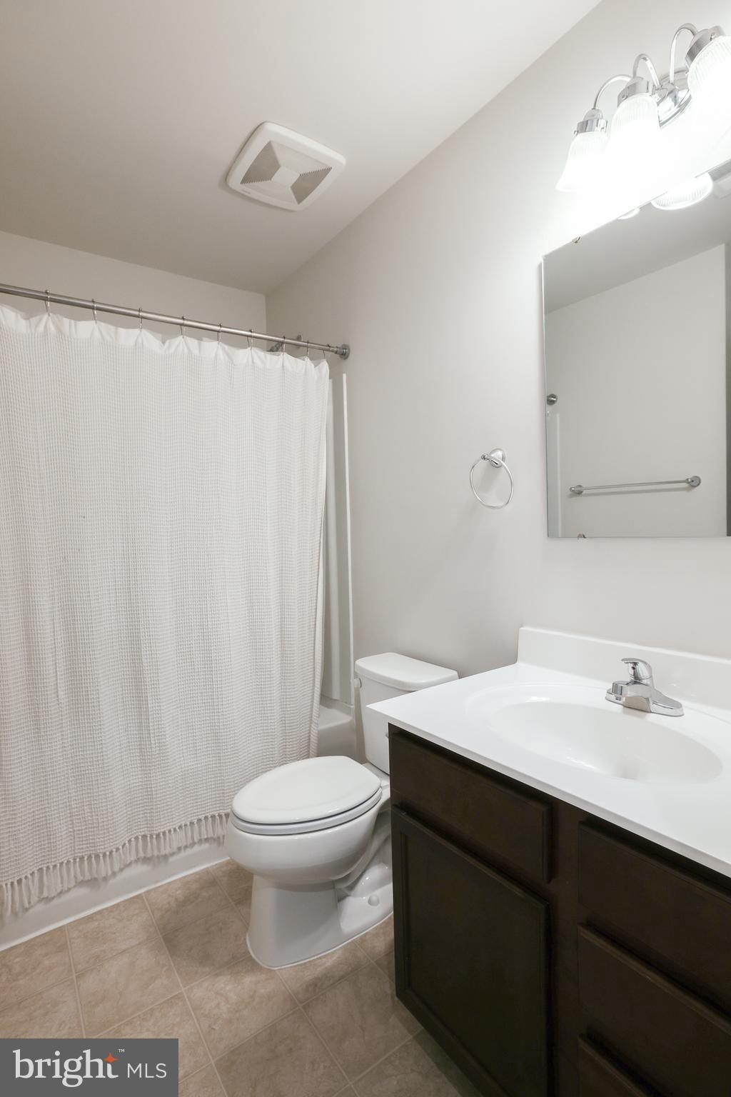 111 Lance Way Winchester, VA 22603 - Photo 21 of 28 Bathroom 2