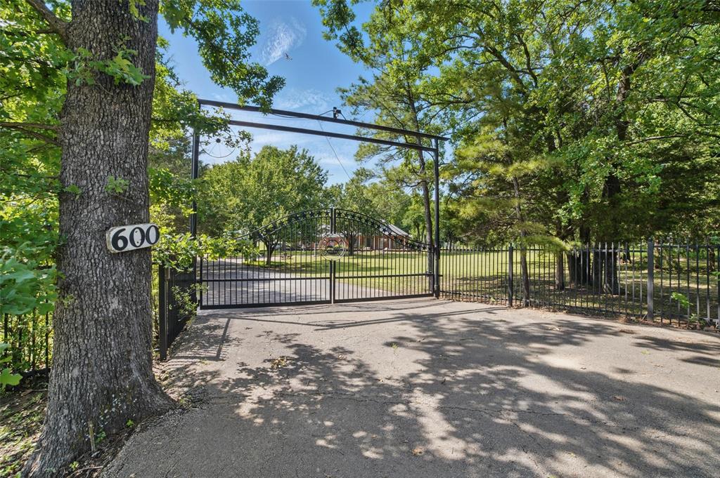 600 West Simonds Road Seagoville, TX 75159 - Photo 3 of 28