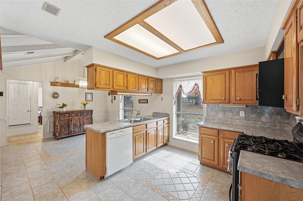 600 West Simonds Road Seagoville, TX 75159 - Photo 9 of 28