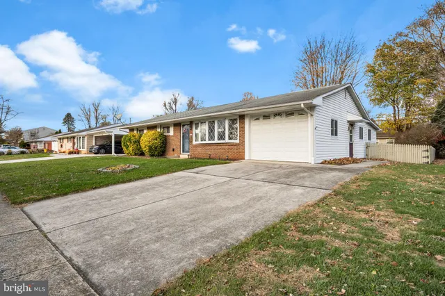 a front view of house with yard