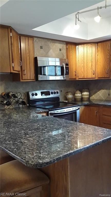 565 Grace Avenue Rochester Hills, MI 48307 - Photo 4 of 55