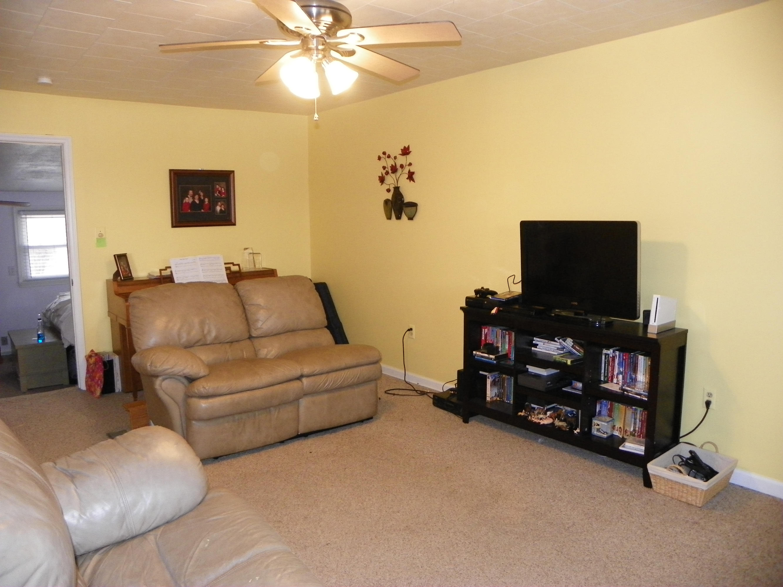 327 Clemons Road Roanoke, VA 24019 - Photo 20 of 35 a living room with furniture and a flat screen tv